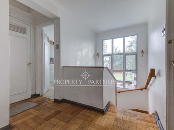 Casa venta las condes con patio y estacionamiento  Metro Manquehue