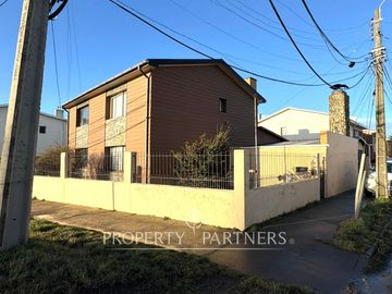 Espaciosa casa para REMODELAR en Punta Arenas