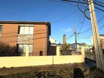 Espaciosa casa para REMODELAR en Punta Arenas