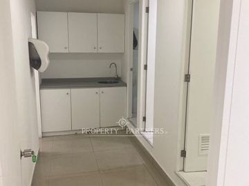 Gran Local de dos pisos en Av. Irarrázaval