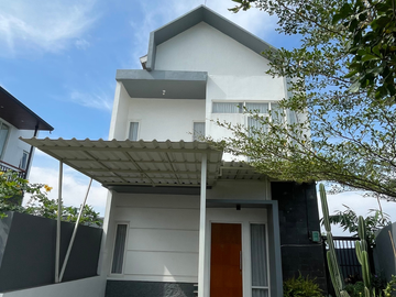 Dijual Villa Kota Batu 2 lantai promo cashback Puluhan juta rupiah