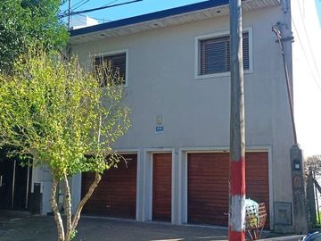 CASA VENTA LA PLATA 4 DORMITORIOS  APTO BANCO