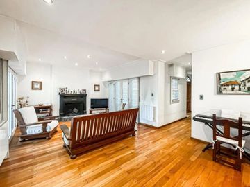 CASA VENTA LA PLATA 4 DORMITORIOS  APTO BANCO