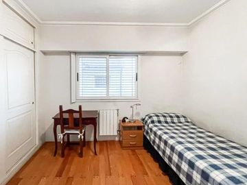 CASA VENTA LA PLATA 4 DORMITORIOS  APTO BANCO