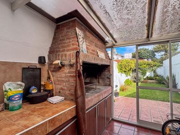 Casa 4 ambientes con quincho y parque APTO CREDITO
