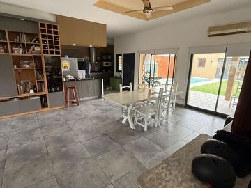 Vendo exclusiva propiedad en zona Norte de la ciudad de Paraná