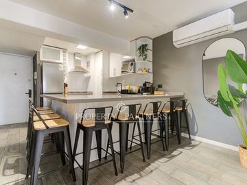 Remodelado Sector Parque Araucano  en tranquila calle con excelente conectividad