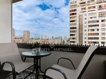 Remodelado Sector Parque Araucano  en tranquila calle con excelente conectividad