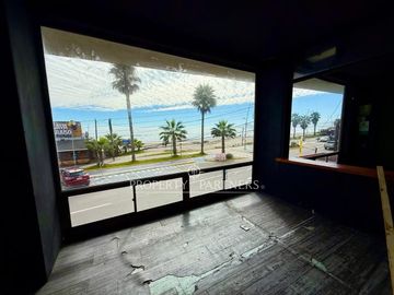 Gran Local Tres Niveles en Primera Línea Avenida del Mar