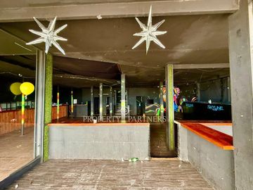 Gran Local Tres Niveles en Primera Línea Avenida del Mar
