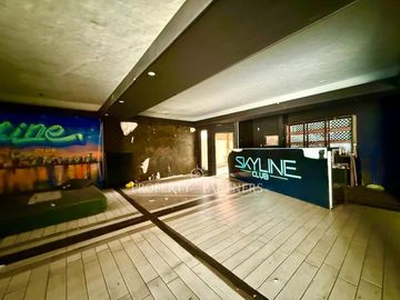 Gran Local Tres Niveles en Primera Línea Avenida del Mar