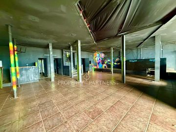 Gran Local Tres Niveles en Primera Línea Avenida del Mar