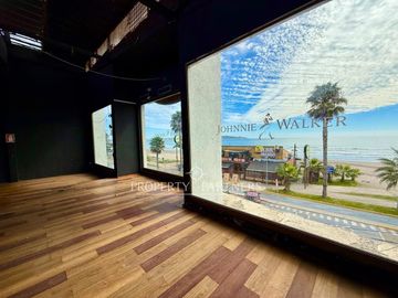 Gran Local Tres Niveles en Primera Línea Avenida del Mar
