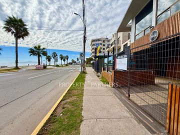 Gran Local Tres Niveles en Primera Línea Avenida del Mar