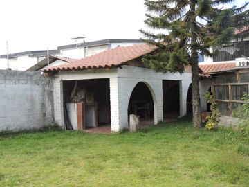 VENTA DE CASA EN CALDERON CON PISCINA