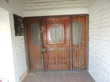 VENTA DE CASA EN CALDERON CON PISCINA