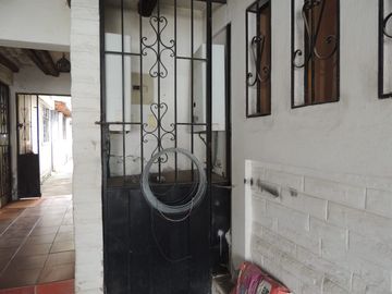 VENTA DE CASA EN CALDERON CON PISCINA