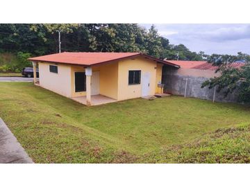 SE VENDE  CASA EN BRISAS DEL GOLF ARRAIJAN