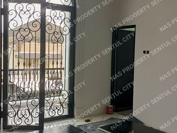 Rumah baru minimalis modern kolam renang area depan Sentul city