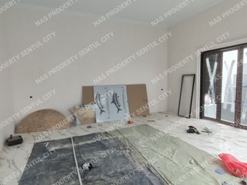 Rumah baru minimalis modern kolam renang area depan Sentul city