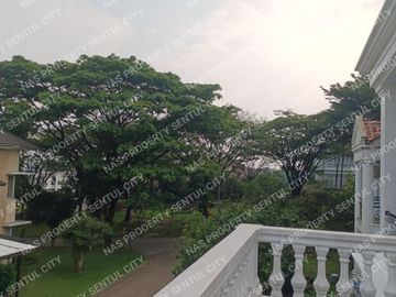 Rumah baru minimalis modern kolam renang area depan Sentul city