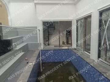 Rumah baru minimalis modern kolam renang area depan Sentul city