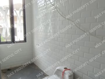 Rumah baru minimalis modern kolam renang area depan Sentul city
