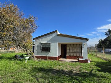 Quinta 3 ambientes con pileta en Villa Adriana