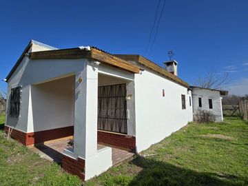 Quinta 3 ambientes con pileta en Villa Adriana