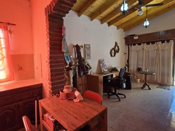 Quinta 3 ambientes con pileta en Villa Adriana