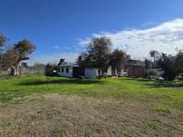 Quinta 3 ambientes con pileta en Villa Adriana