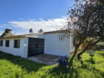 Quinta 3 ambientes con pileta en Villa Adriana