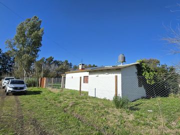 Quinta 3 ambientes con pileta en Villa Adriana