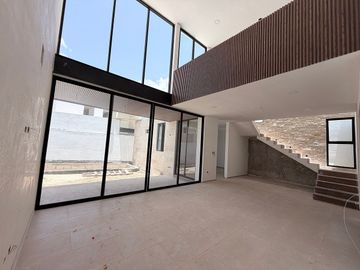 CASA EN VENTA MERIDA, CHOLUL, LUMINA, PRIVADA AIRA, EQUIPADA, AGOSTO 2026.