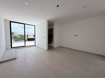 CASA EN VENTA MERIDA, CHOLUL, LUMINA, PRIVADA AIRA, EQUIPADA, AGOSTO 2026.