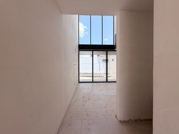 CASA EN VENTA MERIDA, CHOLUL, LUMINA, PRIVADA AIRA, EQUIPADA, AGOSTO 2026.