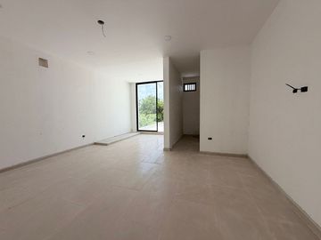 CASA EN VENTA MERIDA, CHOLUL, LUMINA, PRIVADA AIRA, EQUIPADA, AGOSTO 2026.