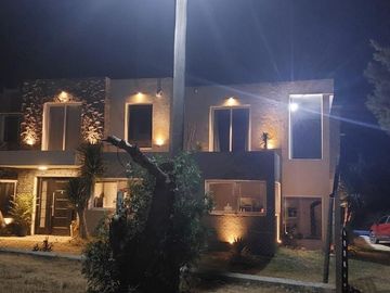 Casa en venta - 3 Dormitorios 2 Baños - Córdoba