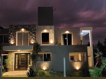 Casa en venta - 3 Dormitorios 2 Baños - Córdoba