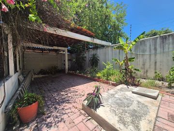 CASA RESIDENCIAL EN RENTA, TIPO COLONIAL, ALBERCA. CARMEN, CAMPECHE.