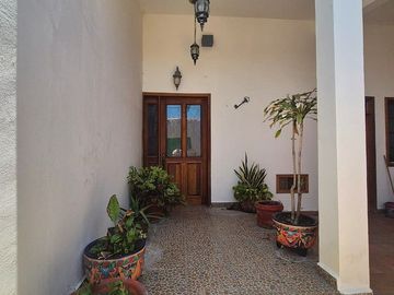 CASA RESIDENCIAL EN RENTA, TIPO COLONIAL, ALBERCA. CARMEN, CAMPECHE.