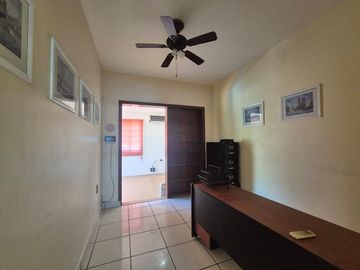 CASA RESIDENCIAL EN RENTA, TIPO COLONIAL, ALBERCA. CARMEN, CAMPECHE.