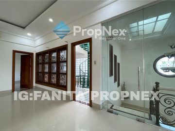 Dijual rumah mewah di Puri Indah blok K,JakBar LT274m2 LB400m2,Timur&U