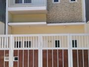 Rumah cantik 2 lantai perum Wiguna DP nol