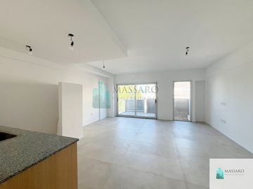 Monoambiente a estrenar al frente con balcón, Liniers.