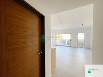 Monoambiente a estrenar al frente con balcón, Liniers.