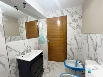 Monoambiente a estrenar al frente con balcón, Liniers.