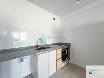 Monoambiente a estrenar al frente con balcón, Liniers.