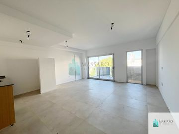 Monoambiente a estrenar al frente con balcón, Liniers.