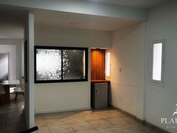 Casa en venta de 2 dormitorios c/ cochera en Macro centro